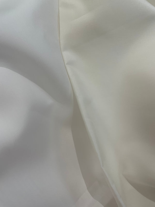 Kearsley Elysium Percale. Perfection of 600 thread count percale. Gorgeous quality fibers. Divinely comfortable sheets with crispness and breathability. A true timeless classic fine cotton bed linen.