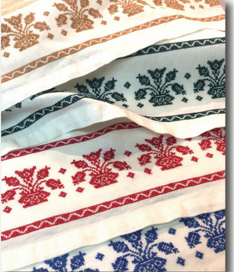 Image of Kearsley Bavaria Guest Towels. Woven and made in Italy of Belgian linen and Egyptian cotton shown in Blue, Red, Green, and Chestnut.