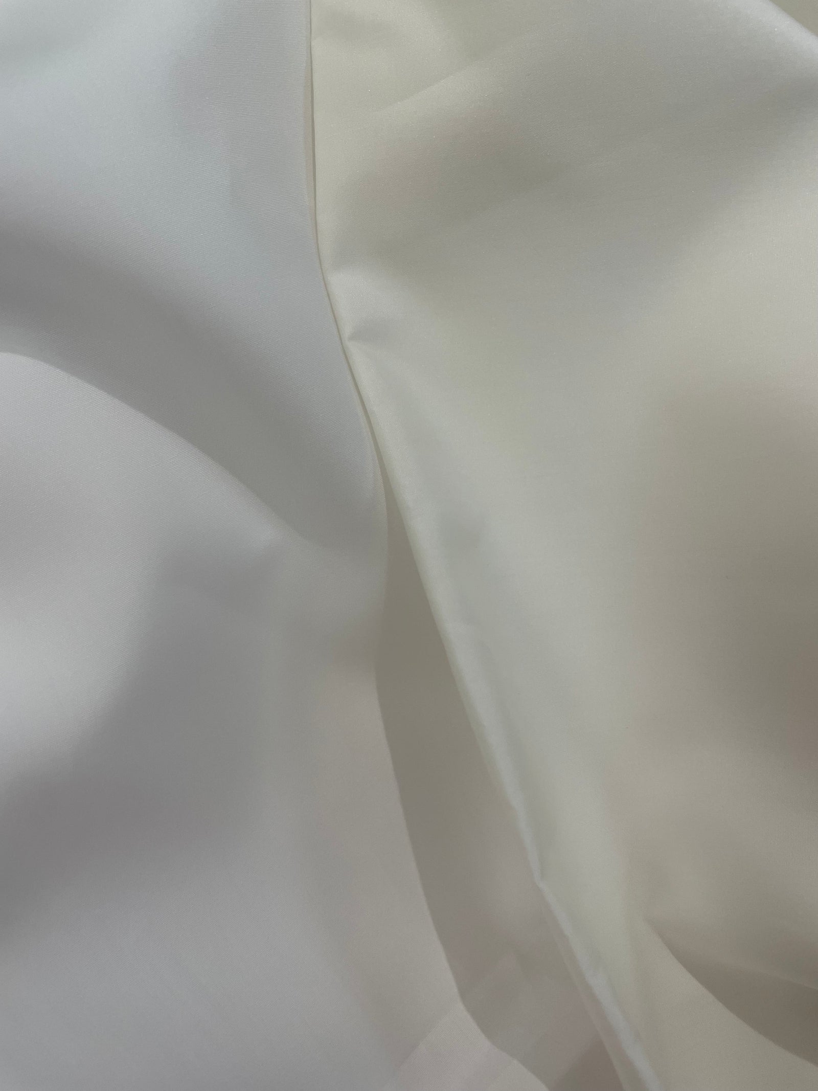 Kearsley Elysium Percale.  Perfection of 600 thread count percale.  Gorgeous quality fibers.  Divinely comfortable sheets with crispness and breathability.  A true timeless classic fine cotton bed linen.