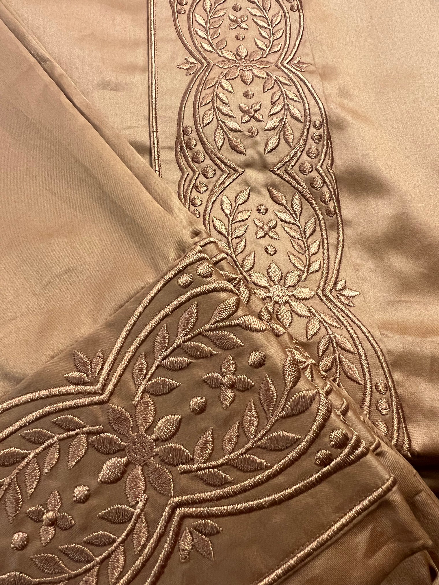 Essentials Sateen Pillowcase set with Tyrolean Embroidery